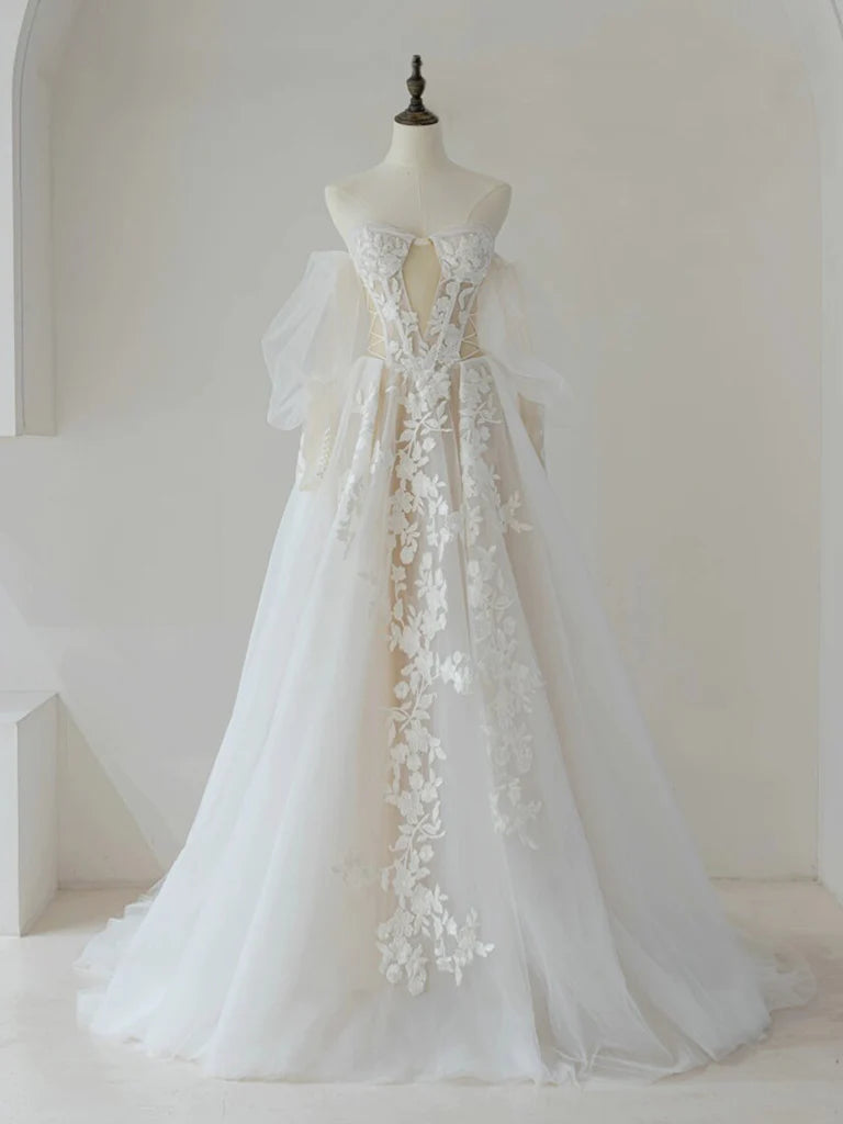Robe de bal longue en tulle et dentelle coupe trapèze couleur champagne clair